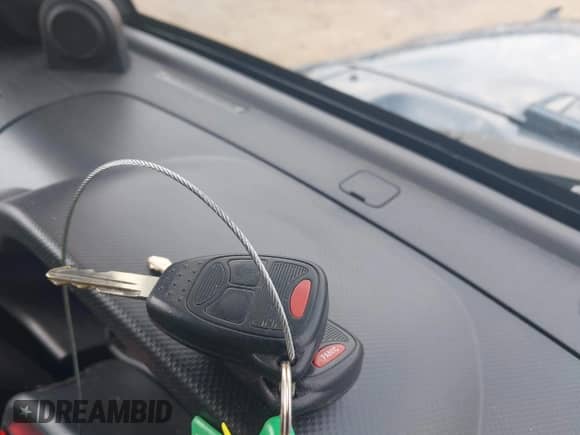 2007 Jeep Wrangler Unlimited Sahara z VIN 1J4GA591X7L117415, wystawiony jako IAAI lot #42509979 z przebiegiem 96 192 mil mil oraz . Historia ofert i sprzedaży dostępna na DreamBid. Obrazek 11.