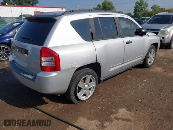 2008 Jeep Compass Sport с VIN 1J8FT47008D789312, выставлен на аукционе IAAI как лот 42984269 с пробегом 125 557 миль миль и . История ставок и продаж доступна на DreamBid. Изображение 4.