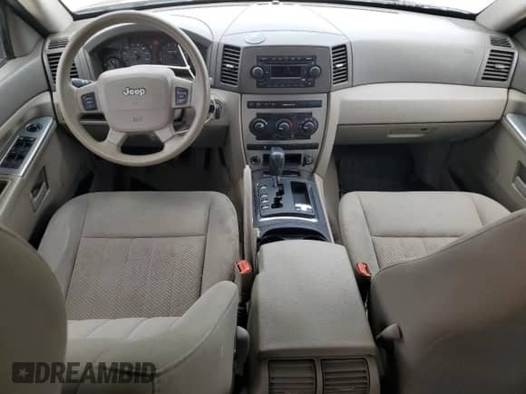 2005 Jeep Grand Cherokee Laredo z VIN 1J4HR48NX5C727601, wystawiony jako Copart lot #70047965 z przebiegiem 160 970 mil mil oraz Czysty tytuł • Clean title. Historia ofert i sprzedaży dostępna na DreamBid. Obrazek 8.