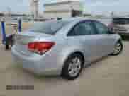 2015 Chevrolet Cruze LS z VIN 1G1PA5SH1F7212524, wystawiony jako Copart lot #81826355 z przebiegiem 174 378 mil mil oraz Szkoda całkowita • Salvage title. Historia ofert i sprzedaży dostępna na DreamBid. Obrazek 3.