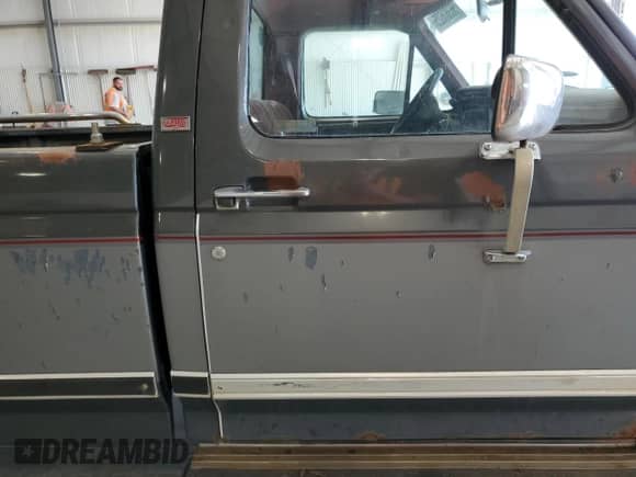 1986 Ford F-150 z VIN 1FTEF14NXGPB18719, wystawiony jako Copart lot #56383625 z przebiegiem 16 249 mil mil oraz Szkoda całkowita • Salvage title. Historia ofert i sprzedaży dostępna na DreamBid. Obrazek 10.