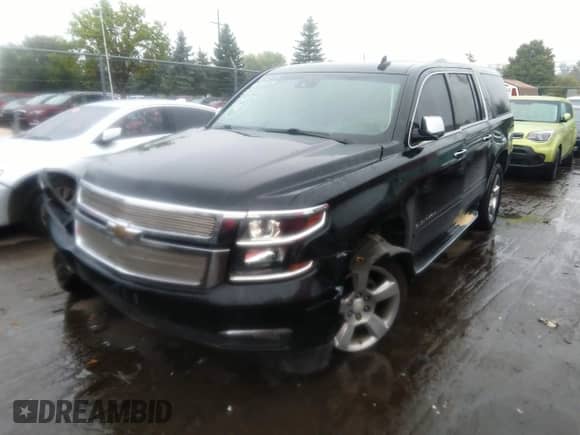 2017 Chevrolet Suburban Premier z VIN 1GNSCJKCXHR312158, wystawiony jako IAAI lot #40399105 z przebiegiem 150 560 mil mil oraz . Historia ofert i sprzedaży dostępna na DreamBid. Obrazek 2.