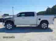 2020 Ram 1500 Lone Star z VIN 1C6SRFFT7LN370170, wystawiony jako IAAI lot #43367178 z przebiegiem 62 504 mil mil oraz . Historia ofert i sprzedaży dostępna na DreamBid. Obrazek 15.