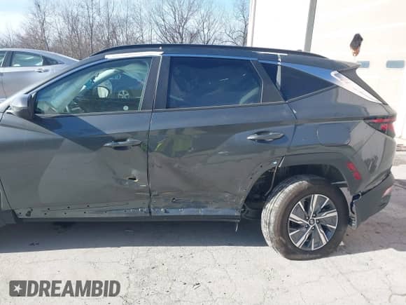 2024 Hyundai Tucson Blue with VIN KM8JBCD15RU214826, listed as a IAAI auction lot 41214421 with 7,473 mi miles and . Bid and sale history available at DreamBid. Image 6.