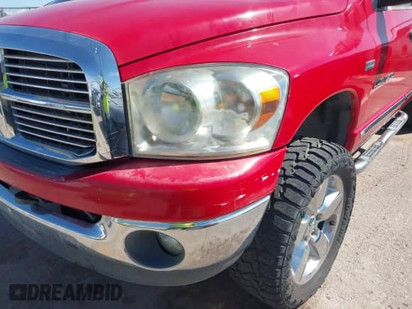 2007 Dodge 1500 SLT z VIN 1D7HU18257S252432, wystawiony jako IAAI lot #43320784 z przebiegiem 228 893 mil mil oraz . Historia ofert i sprzedaży dostępna na DreamBid. Obrazek 6.