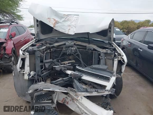 2009 Chevrolet Suburban 1LT z VIN 1GNFC260X9J108211, wystawiony jako IAAI lot #42237663 z przebiegiem Nie podano mil oraz . Historia ofert i sprzedaży dostępna na DreamBid. Obrazek 11.