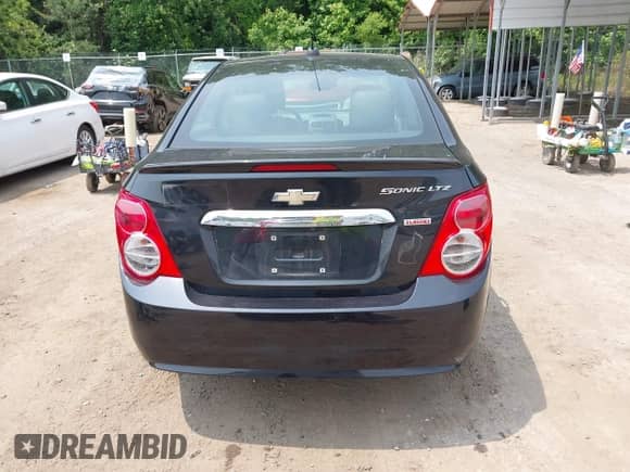 2015 Chevrolet Sonic LTZ с VIN 1G1JE5SB9F4172023, выставлен на аукционе IAAI как лот 42440528 с пробегом 108 031 миль миль и . История ставок и продаж доступна на DreamBid. Изображение 16.
