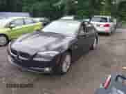 2012 BMW 5 Series 528i z VIN WBAXG5C51CC593866, wystawiony jako IAAI lot #42859368 z przebiegiem 72 131 mil mil oraz . Historia ofert i sprzedaży dostępna na DreamBid. Obrazek 2.