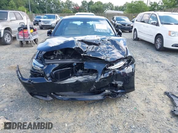 2012 BMW 5 Series 535i xDrive с VIN WBAFU7C56CDU61969, выставлен на аукционе IAAI как лот 42754147 с пробегом 116 594 миль миль и . История ставок и продаж доступна на DreamBid. Изображение 13.