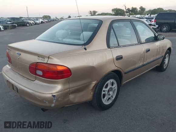 2000 Chevrolet Prizm z VIN 1Y1SK5285YZ405664, wystawiony jako IAAI lot #42957286 z przebiegiem 179 948 mil mil oraz . Historia ofert i sprzedaży dostępna na DreamBid. Obrazek 4.