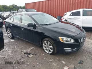 2016 Volvo S60 T5 Drive-E Premier z VIN YV126MFK4G2413197, wystawiony jako IAAI lot #42628347 z przebiegiem 98 174 mil mil oraz . Historia ofert i sprzedaży dostępna na DreamBid. Obrazek 1.