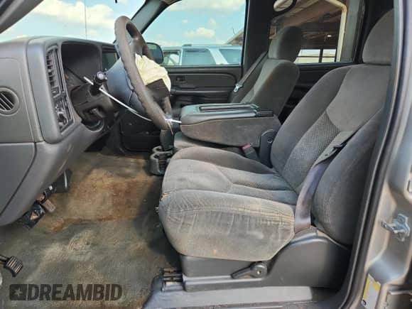 2007 Chevrolet Silverado 1500 LS with VIN 2GCEC13V271143900, listed as a Copart auction lot 80381165 with 200,941 mi miles and Salvage title. Bid and sale history available at DreamBid. Image 7.