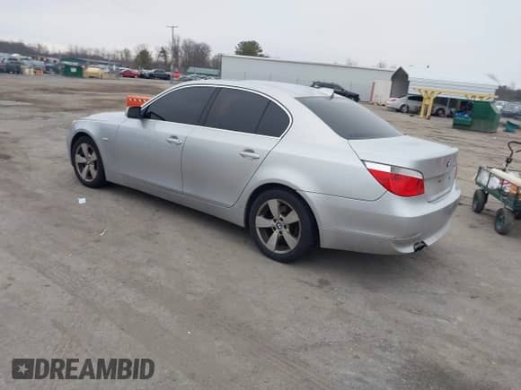 2006 BMW 5 Series z VIN WBANF33586CS35117, wystawiony jako IAAI lot #41562653 z przebiegiem 205 281 mil mil oraz . Historia ofert i sprzedaży dostępna na DreamBid. Obrazek 3.