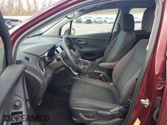 2017 Chevrolet Trax LS z VIN 3GNCJNSBXHL197240, wystawiony jako Copart lot #87011485 z przebiegiem 71 041 mil mil oraz Szkoda całkowita • Salvage title. Historia ofert i sprzedaży dostępna na DreamBid. Obrazek 7.