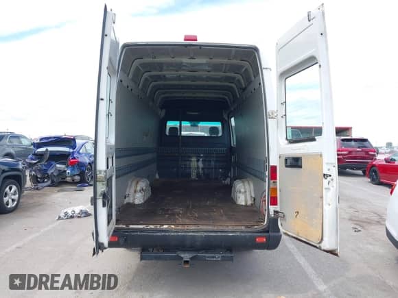 2003 Dodge Sprinter z VIN WD2YD742435496387, wystawiony jako IAAI lot #43034019 z przebiegiem 439 371 mil mil oraz . Historia ofert i sprzedaży dostępna na DreamBid. Obrazek 17.