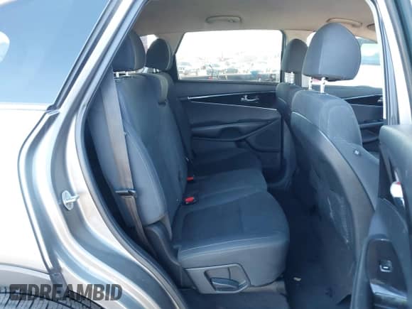 2018 Kia Sorento L with VIN 5XYPG4A35JG413425, listed as a IAAI auction lot 43383687 with 153,635 mi miles and . Bid and sale history available at DreamBid. Image 8.