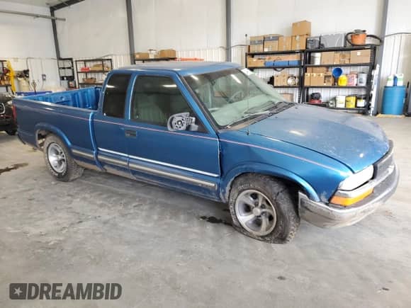 2000 Chevrolet S-10 LS z VIN 1GCCS19W1Y8257556, wystawiony jako Copart lot #64743085 z przebiegiem 284 985 mil mil oraz Szkoda całkowita • Salvage title. Historia ofert i sprzedaży dostępna na DreamBid. Obrazek 4.
