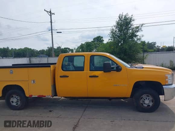 2008 Chevrolet Silverado 2500HD z VIN 1GBHK23658F224144, wystawiony jako IAAI lot #42512936 z przebiegiem 234 333 mil mil oraz . Historia ofert i sprzedaży dostępna na DreamBid. Obrazek 13.