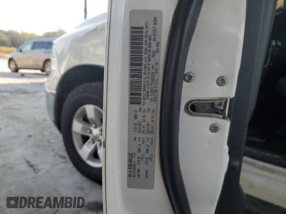 2017 Ram 1500 Big Horn z VIN 1C6RR7LT7HS822264, wystawiony jako Copart lot #80987555 z przebiegiem 223 696 mil mil oraz Szkoda całkowita • Salvage title. Historia ofert i sprzedaży dostępna na DreamBid. Obrazek 12.