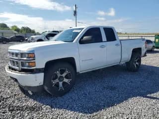 2014 Chevrolet Silverado 1500 Work Truck z VIN 1GCVKPEC4EZ267396, wystawiony jako Copart lot #56570615 z przebiegiem 304 440 mil mil oraz Szkoda całkowita • Salvage title. Historia ofert i sprzedaży dostępna na DreamBid. Obrazek 1.