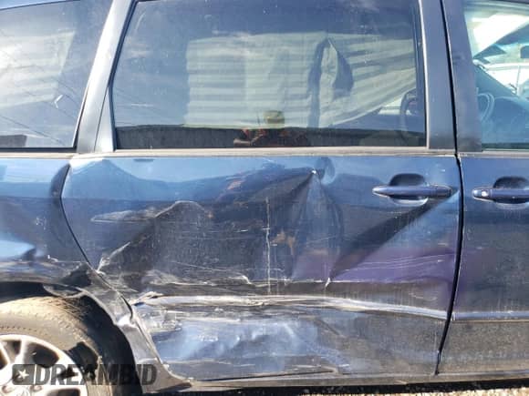 2005 Toyota Sienna LE with VIN 5TDBA23C15S039045, listed as a Copart auction lot 81860655 with 230,281 mi miles and Salvage title. Bid and sale history available at DreamBid. Image 11.