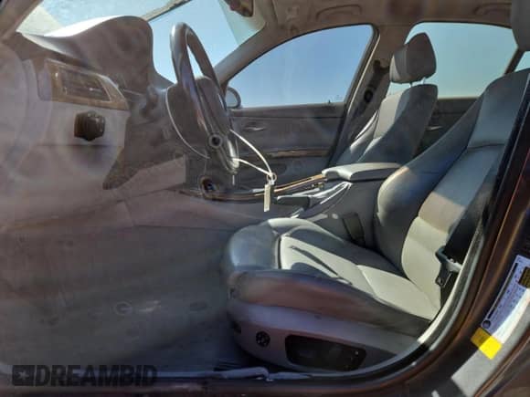 2006 BMW 3 Series 330i с VIN WBAVB335X6KR77746, выставлен на аукционе Copart как лот 80144935 с пробегом 123 424 миль миль и Списание • Salvage title. История ставок и продаж доступна на DreamBid. Изображение 7.