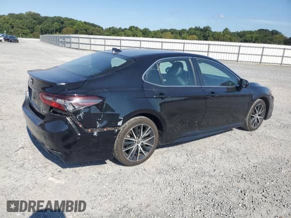 2021 Toyota Camry SE Nightshade z VIN 4T1G11AK8MU591870, wystawiony jako Copart lot #71969245 z przebiegiem 105 910 mil mil oraz Szkoda całkowita • Salvage title. Historia ofert i sprzedaży dostępna na DreamBid. Obrazek 3.