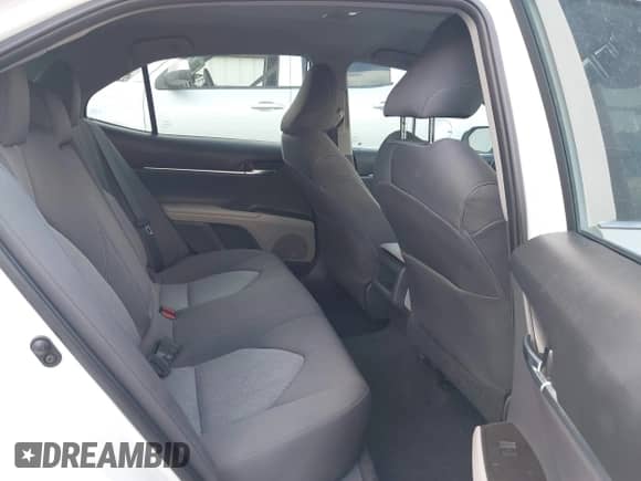 2021 Toyota Camry LE z VIN 4T1C11AKXMU406376, wystawiony jako IAAI lot #43445870 z przebiegiem 28 448 mil mil oraz . Historia ofert i sprzedaży dostępna na DreamBid. Obrazek 8.