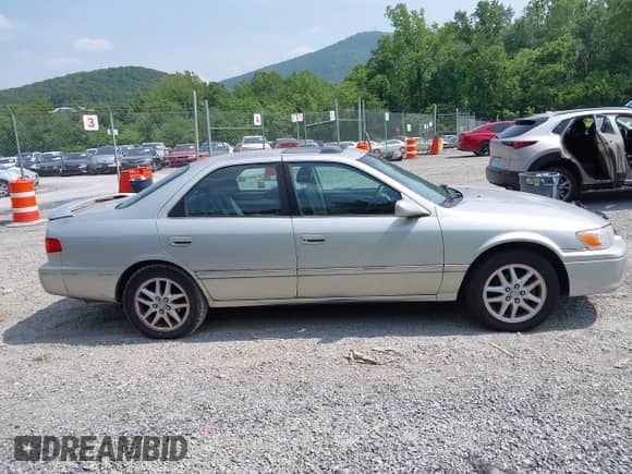 2001 Toyota Camry LE z VIN 4T1BF28K81U959631, wystawiony jako IAAI lot #42431888 z przebiegiem 165 638 mil mil oraz . Historia ofert i sprzedaży dostępna na DreamBid. Obrazek 13.