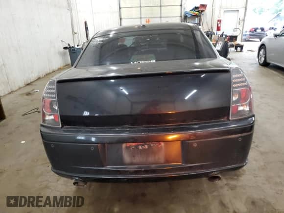 2006 Chrysler 300 C SRT-8 z VIN 2C3LA73W86H340377, wystawiony jako Copart lot #68520435 z przebiegiem 97 573 mil mil oraz Szkoda całkowita • Salvage title. Historia ofert i sprzedaży dostępna na DreamBid. Obrazek 6.