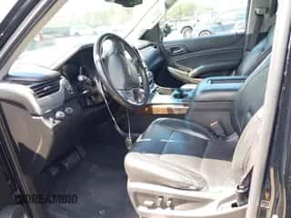 2017 Chevrolet Suburban LT z VIN 1GNSKHKC1HR386967, wystawiony jako IAAI lot #43114547 z przebiegiem 90 351 mil mil oraz . Historia ofert i sprzedaży dostępna na DreamBid. Obrazek 5.