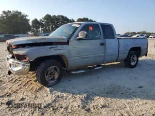 1999 Dodge 1500 with VIN 3B7HC12Y4XG177384, listed as a Copart auction lot 80792125 with 136,578 mi miles and Salvage title. Bid and sale history available at DreamBid. Image 1.