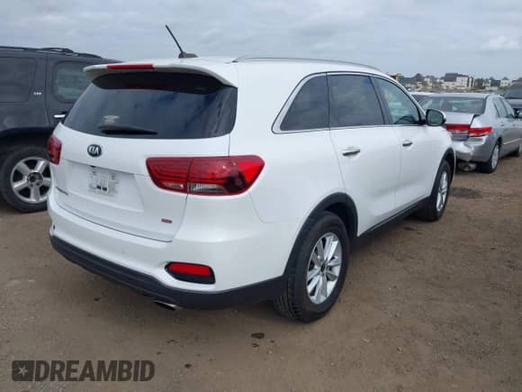 2020 Kia Sorento LX with VIN 5XYPG4A32LG642891, listed as a IAAI auction lot 42035551 with 32,052 mi miles and . Bid and sale history available at DreamBid. Image 4.