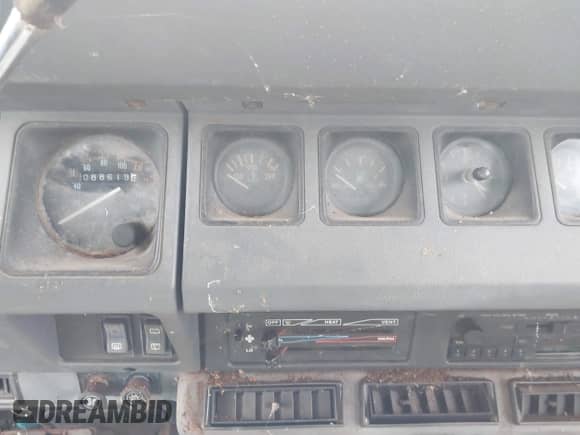 1990 Jeep Wrangler с VIN 2J4FY29T6LJ523487, выставлен на аукционе IAAI как лот 42008870 с пробегом 88 619 миль миль и . История ставок и продаж доступна на DreamBid. Изображение 7.