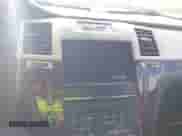 2011 Cadillac Escalade ESV Premium z VIN 1GYS4JEF5BR377335, wystawiony jako IAAI lot #41820043 z przebiegiem 181 619 mil mil oraz . Historia ofert i sprzedaży dostępna na DreamBid. Obrazek 18.