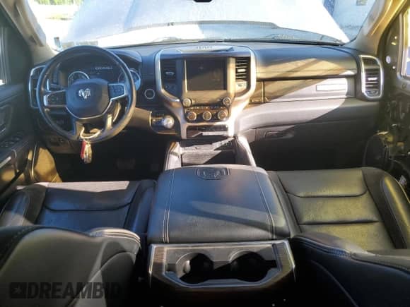 2019 Ram 1500 Laramie z VIN 1C6SRFDT5KN831304, wystawiony jako Copart lot #65744875 z przebiegiem 88 600 mil mil oraz Szkoda całkowita • Salvage title. Historia ofert i sprzedaży dostępna na DreamBid. Obrazek 8.