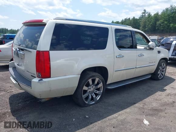 2013 Cadillac Escalade ESV Luxury с VIN 1GYS4HEF1DR228321, выставлен на аукционе IAAI как лот 42536138 с пробегом 160 957 миль миль и . История ставок и продаж доступна на DreamBid. Изображение 4.