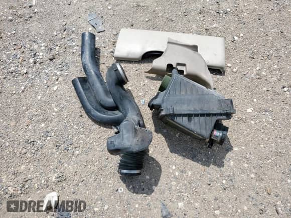 2006 Chevrolet Tahoe Z71 z VIN 1GNEC13T56R103421, wystawiony jako Copart lot #69575775 z przebiegiem 234 057 mil mil oraz Szkoda całkowita • Salvage title. Historia ofert i sprzedaży dostępna na DreamBid. Obrazek 13.