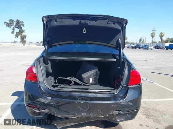 2018 BMW 3 Series 330i with VIN WBA8B9G58JNV00606, listed as a IAAI auction lot 43239190 with 68,085 mi miles and . Bid and sale history available at DreamBid. Image 16.