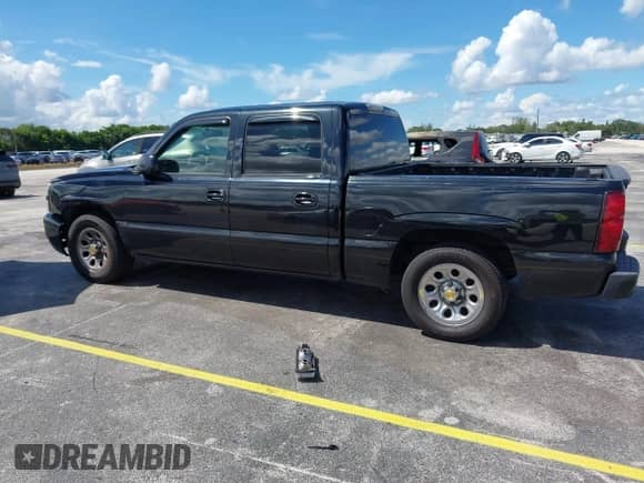 2005 Chevrolet Silverado 1500 LS z VIN 2GCEC13T451322080, wystawiony jako IAAI lot #43125281 z przebiegiem 205 678 mil mil oraz . Historia ofert i sprzedaży dostępna na DreamBid. Obrazek 15.