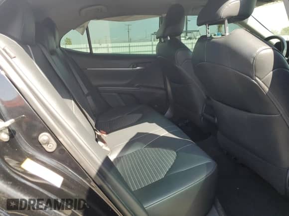 2019 Toyota Camry SE z VIN 4T1B11HK3KU166036, wystawiony jako Copart lot #83827125 z przebiegiem 131 811 mil mil oraz Szkoda całkowita • Salvage title. Historia ofert i sprzedaży dostępna na DreamBid. Obrazek 10.