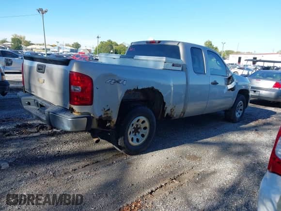 2008 Chevrolet Silverado 1500 1LT with VIN 1GCEK19C58Z258850, listed as a IAAI auction lot 43442672 with 126,810 mi miles and . Bid and sale history available at DreamBid. Image 4.
