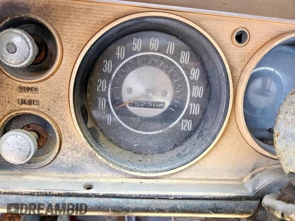 1964 Chevrolet El Camino с VIN 45680L117420, выставлен на аукционе Copart как лот 70899745 с пробегом 25 238 миль миль и Чистый • Clean title. История ставок и продаж доступна на DreamBid. Изображение 8.