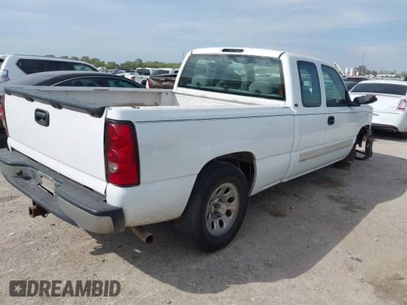 2005 Chevrolet Silverado 1500 LS with VIN 1GCEC19T55Z123621, listed as a IAAI auction lot 43442155 with 235,662 mi miles and . Bid and sale history available at DreamBid. Image 4.