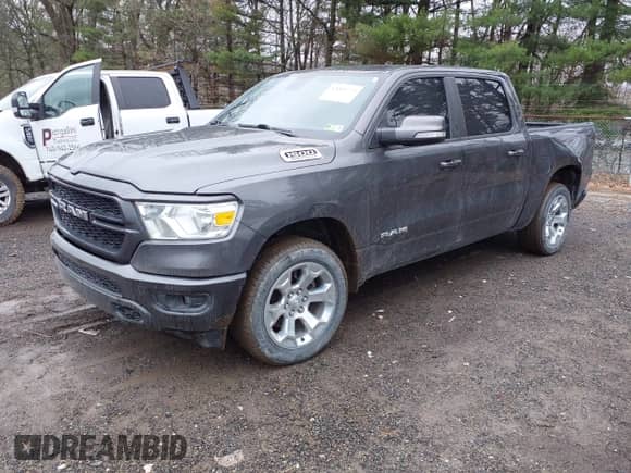 2022 Ram 1500 Big Horn z VIN 1C6SRFFT2NN441679, wystawiony jako IAAI lot #42015775 z przebiegiem 41 561 mil mil oraz . Historia ofert i sprzedaży dostępna na DreamBid. Obrazek 2.