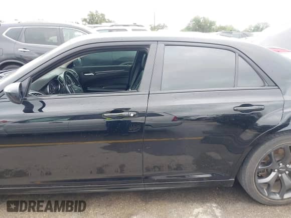 2020 Chrysler 300 Touring с VIN 2C3CCAAG8LH233604, выставлен на аукционе IAAI как лот 42370029 с пробегом 70 769 миль миль и . История ставок и продаж доступна на DreamBid. Изображение 14.