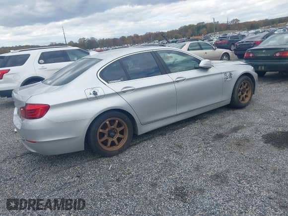 2011 BMW 5 Series 528i с VIN WBAFR1C59BC260926, выставлен на аукционе IAAI как лот 43472061 с пробегом 113 600 миль миль и . История ставок и продаж доступна на DreamBid. Изображение 4.