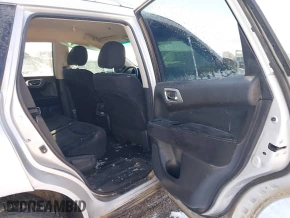 2015 Nissan Pathfinder S with VIN 5N1AR2MM8FC633836, listed as a IAAI auction lot 41301979 with 163,285 mi miles and . Bid and sale history available at DreamBid. Image 8.