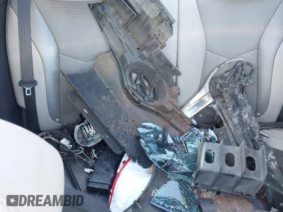 2014 Hyundai Veloster with VIN KMHTC6AD3EU184600, listed as a IAAI auction lot 41300088 with Not provided miles and . Bid and sale history available at DreamBid. Image 8.