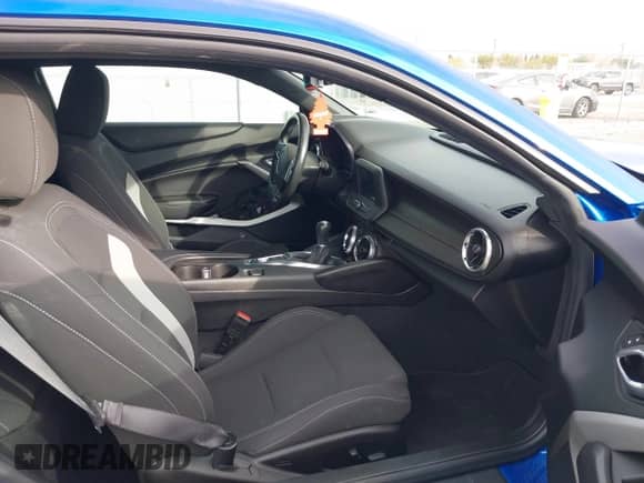 2017 Chevrolet Camaro 1LS z VIN 1G1FA1RX6H0180599, wystawiony jako IAAI lot #41576506 z przebiegiem 57 312 mil mil oraz . Historia ofert i sprzedaży dostępna na DreamBid. Obrazek 5.